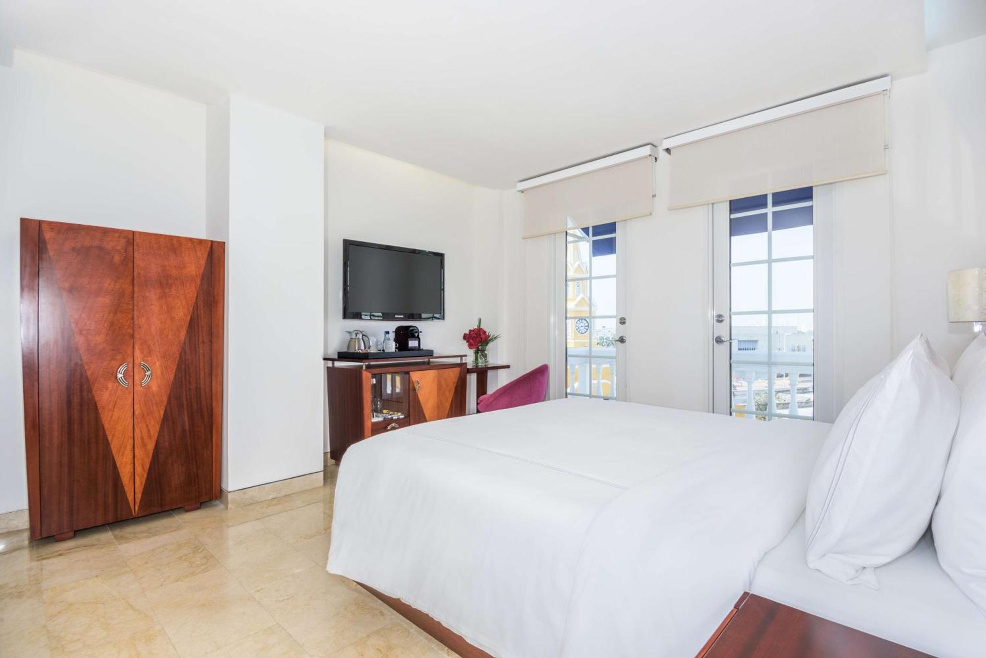 Nh Royal Urban Cartagena Hotel Exterior photo