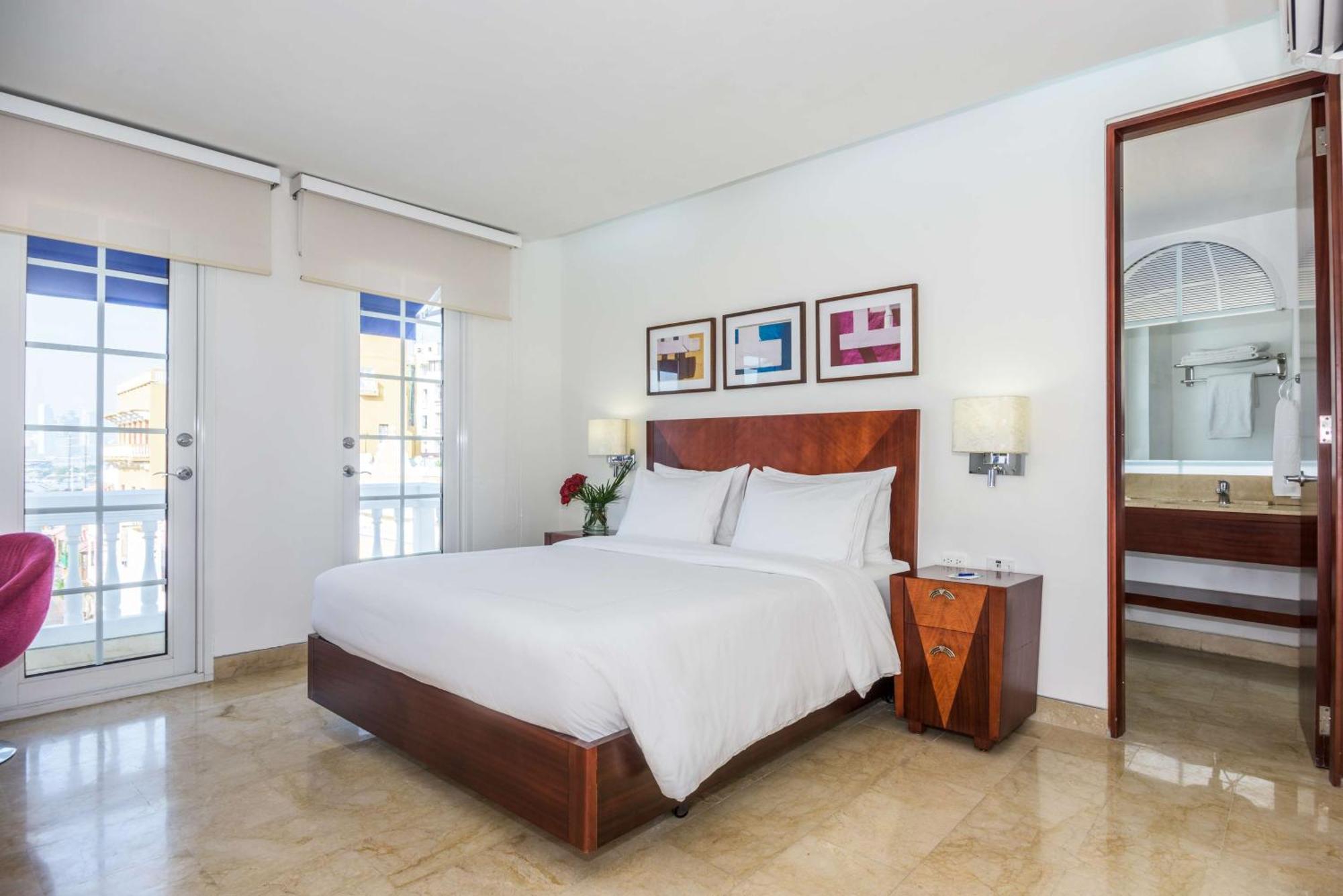 Nh Royal Urban Cartagena Hotel Exterior photo